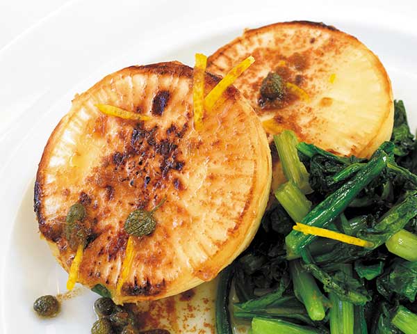 カブと春菊の温かいサラダ アンチョビとケッパーのソース