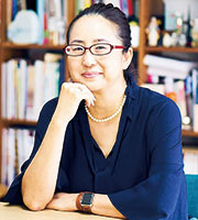 軍地 彩弓さん/編集者