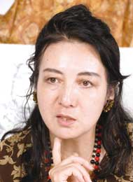 鶴岡　真弓さん／多摩美術大学教授