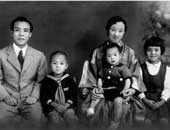 昭和16年　和歌山への移転を前に立川にて家族と一緒に （妹はまだ生まれていない）