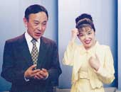 手話ニュースのスタジオで、「川柳ぱらぼら」というコーナーに出演してくださっていた大木俊秀さんと。大木さんは元NHKのアナウンサーで、川柳界の重鎮