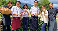 「耕すシェフ」の研修生たち
