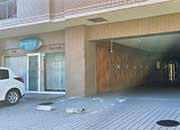 店舗と駐車場