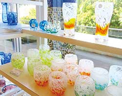 すがすがしい最近の琉球ガラス（琉球ガラス村）