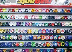最新のヨーヨーは金属製になり、種類も豊富。常時300種類以上の在庫で高円寺（東京都）にて実店舗を運営中