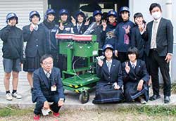 2020年12月、地元の民間企業からのピッチングマシンとヘルメットの寄贈