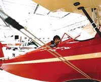 34歳のとき。小型機に乗って