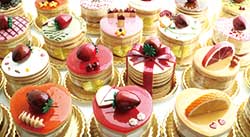 クリームもスポンジも木材で作ったケーキ型オルゴール