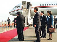 30代のころ。大臣秘書官を務めているとき、東南アジアの大臣の外遊に同行