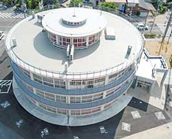 空から見ると変わらずまんまるの建物です