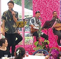 各種イベントに出席。フラの練習成果をお披露目することも