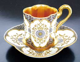 コールポート《金プラチナ彩菊花文カップ＆ソーサー》1881-1890年