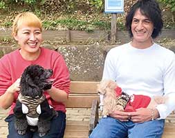 夫と、愛犬のあんずとすもも