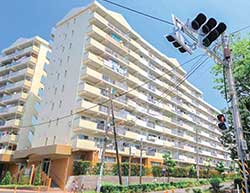 ぐるんとびーの小規模多機能型居宅介護施設が一室に入る団地