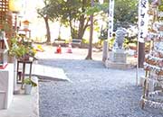 御殿山神社の境内