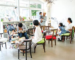 にしすがも創造舎のカフェ