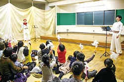 たちかわ創造舎のプログラム「ほうかごシアター」の様子