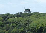 周辺は緑豊か。小牧山城跡も見える