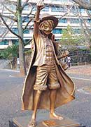 熊本県庁に設置されているルフィ像