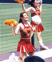 早稲田大学2年生のとき。早慶戦でのチアリーディング