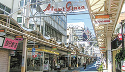 シャッター街となり閑散としていた熱海銀座