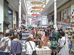 2024年5月、第22回杜の宮市。本町通商店街の様子