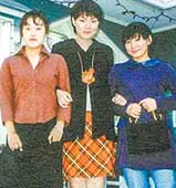 23歳のころ。中央が本人。人生で唯一、痩せていたころ