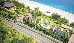 【ナミテラス芸西（NAMI TERRACE GEISEI）】全体図。全4棟の客室と1棟のサウナ棟からなる