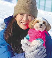 札幌に帰省した際、愛犬メルモとボブスレー遊び