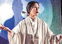 2022年、名古屋にてモノオペラ『ガラシャ』上演。帳1枚を吊るすだけで魅力的な舞台芸術となる