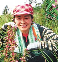 57歳ごろ。トレーニングして登った山梨の高地で出合った「緋色トモエ草」