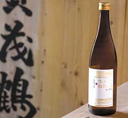 社員が製作した木桶仕込みの生酛造り（2月発売）