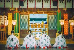 高岡關野神社で続く神事の様子