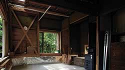 ②「竪穴の家」改修後。和室を掘り下げて土間にした