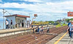 観光客が訪れ聖地となっている長崎県島原市の大三東（おおみさき）駅