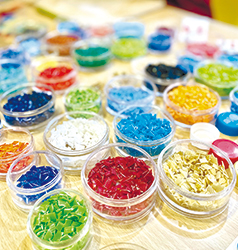 キャップをはさみで細かくカットしたものを使用する