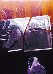 作品の脆さを演出として使う