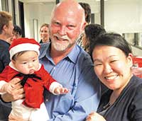 2011年。娘（左）とゲノム研究者クレイグ・ヴェンター（中央）と