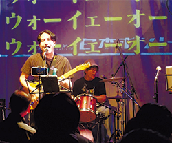 架空の企業・白木ボンド工業のCMソング『I Combined !!!!!!!』をバンドで演奏