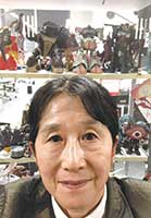芝浦工業大学工学部情報工学科・大倉研究室名物の「フィギュア棚」。研究室内の目隠しも兼ね、学生らの私物フィギュアが並べられていた。現在もその面影が大学に残っている