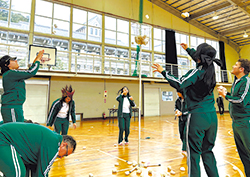 体育の授業で行う運動会。玉入れの様子